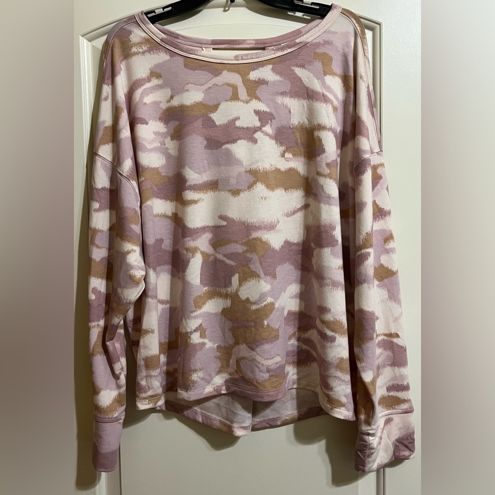 NWT Old Navy Women’s Pink Camo French Twist Open Split Back Top XL Oversized